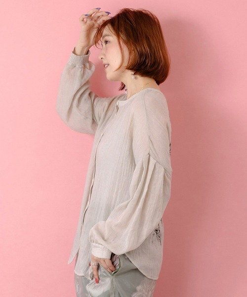 ScoLar（スカラー）の「ScoLar(スカラー) パリ柄ガーゼ 2WAYシャツプルオーバー（シャツ/ブラウス・レディース・ブラック/オレンジ・MEDIUM）」の19枚目の写真