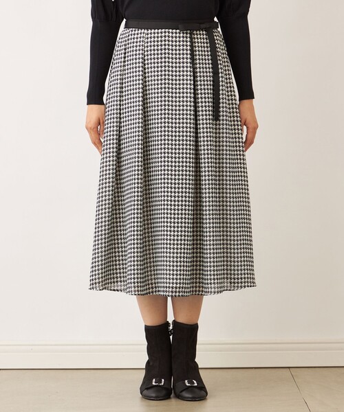 TO BE CHIC（トゥー ビー シック）の「ジョーゼット千鳥 タックスカート（スカート・レディース・ホワイト系その他・42/40）」の7枚目の写真