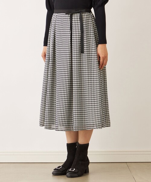TO BE CHIC（トゥー ビー シック）の「ジョーゼット千鳥 タックスカート（スカート・レディース・ホワイト系その他・42/40）」の6枚目の写真