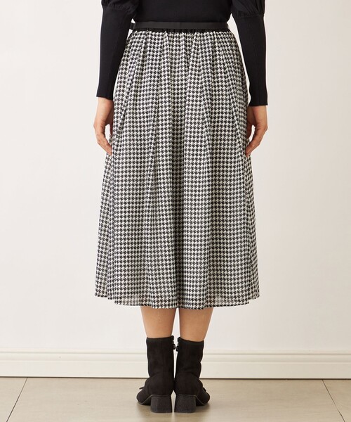 TO BE CHIC（トゥー ビー シック）の「ジョーゼット千鳥 タックスカート（スカート・レディース・ホワイト系その他・42/40）」の5枚目の写真