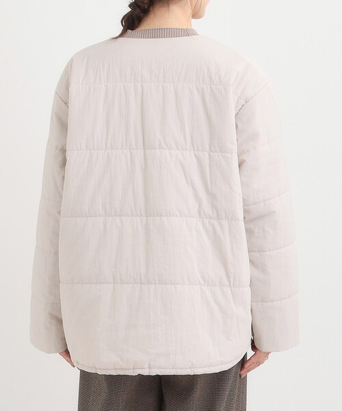 SHOO・LA・RUE（シューラルー）の「【洗濯機可/撥水/リバーシブル】 ノーカラー中綿ブルゾン（ブルゾン・レディース・ブラウン系/ブラック/ライトベージュ・01/04/03/02）」の16枚目の写真