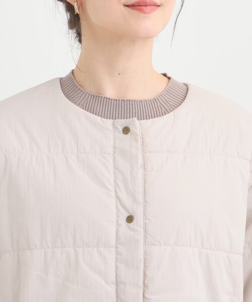 SHOO・LA・RUE（シューラルー）の「【洗濯機可/撥水/リバーシブル】 ノーカラー中綿ブルゾン（ブルゾン・レディース・ブラウン系/ブラック/ライトベージュ・01/04/03/02）」の17枚目の写真