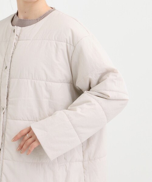 SHOO・LA・RUE（シューラルー）の「【洗濯機可/撥水/リバーシブル】 ノーカラー中綿ブルゾン（ブルゾン・レディース・ブラウン系/ブラック/ライトベージュ・01/04/03/02）」の18枚目の写真