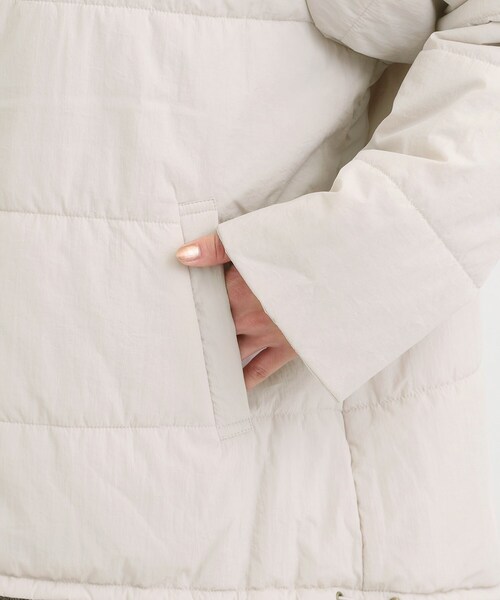 SHOO・LA・RUE（シューラルー）の「【洗濯機可/撥水/リバーシブル】 ノーカラー中綿ブルゾン（ブルゾン・レディース・ブラウン系/ブラック/ライトベージュ・01/04/03/02）」の19枚目の写真