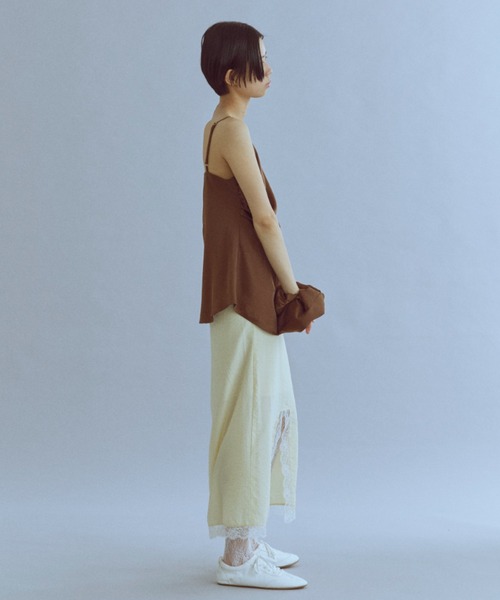 EN NEUME(エンノイム)の「Matte Glow Cami & Scrunchie Set(キャミソール・レディース・チャコール/ブラウン/ブラック・FREE)」の12枚目の写真
