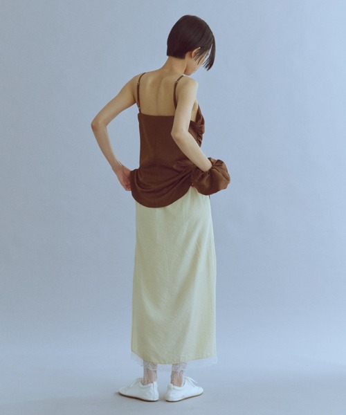 EN NEUME(エンノイム)の「Matte Glow Cami & Scrunchie Set(キャミソール・レディース・チャコール/ブラウン/ブラック・FREE)」の13枚目の写真