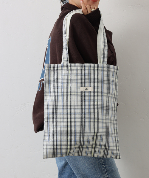 Spick & Span(スピックアンドスパン)の「《一部店舗+WEB限定》Uhr/ウーア SPANGLE CHECK TOTE(トートバッグ・レディース・アイボリー/ブルー・FREE)」の2枚目の写真