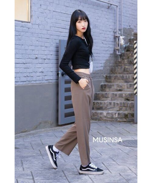 MUSINSA STANDARD（ムシンサスタンダード）の「ジェンダーレスワイドバンディングスラックス[ダスティベージュ]（スラックス・レディース・その他・38/42/36/34/32/30/24/26/28）」の7枚目の写真
