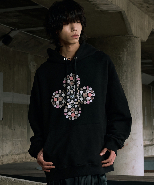 SLOWACID（スローアシッド）の「アンデルキム x スロウエシッド ボタングラフィック フードパーカー [ブラック]（パーカー・レディース・その他・LARGE/MEDIUM/SMALL）」の3枚目の写真