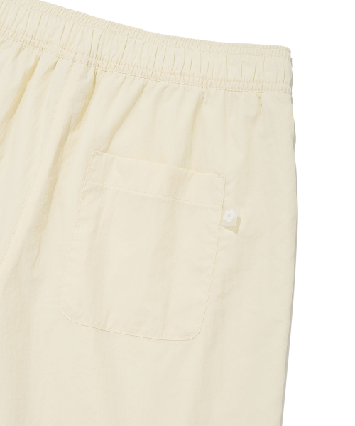 Wacky WiLLy(ワッキーウィリー)の「ウィメンズナイロンバンディングショートパンツクリーム(その他パンツ・レディース・その他・SMALL/MEDIUM)」の6枚目の写真