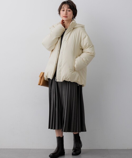 23区 S(ニジュウサンクチイサイサイズ)の「【WEB&一部店舗限定】ステッチレス フーデット ダウン(ダウンジャケット/コート・レディース・グレー系/アイボリー系/ブラック系/ベージュ系/ライトグレー系・32)」の12枚目の写真