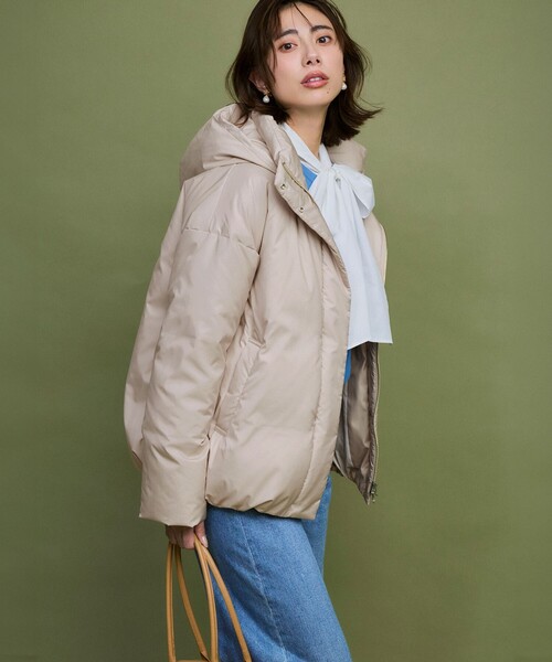 23区 S(ニジュウサンクチイサイサイズ)の「【WEB&一部店舗限定】ステッチレス フーデット ダウン(ダウンジャケット/コート・レディース・グレー系/アイボリー系/ブラック系/ベージュ系/ライトグレー系・32)」の7枚目の写真