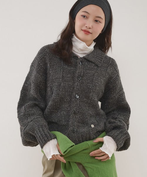 MUHET（ミュエータ）の「glitter knit shirt cardigan / グリッターニットシャツカーディガン（カーディガン/ボレロ・レディース・チャコールグレー/ブラウン・FREE）」の2枚目の写真
