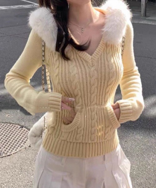 SPIGA（スピーガ）の「ﾌｧｰ付ﾌｰﾄﾞｹｰﾌﾞﾙ編みﾆｯﾄ（ニット/セーター・レディース・ホワイト/イエロー/グレー・FREE）」の3枚目の写真