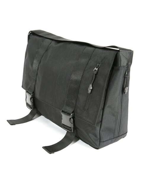 MONSTER REPUBLIC(モンスターリパブリック)の「HOVER TWO BUCKLE CROSS BAG / BLACK(メッセンジャーバッグ・レディース・その他・FREE)」の2枚目の写真