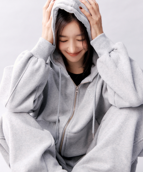 NICK&NICOLE(ニックアンドニコール)の「BUTTERFLY WARM COTTON SWEAT HOOD ZIP UP_GRAY(パーカー・レディース・その他・FREE)」の2枚目の写真