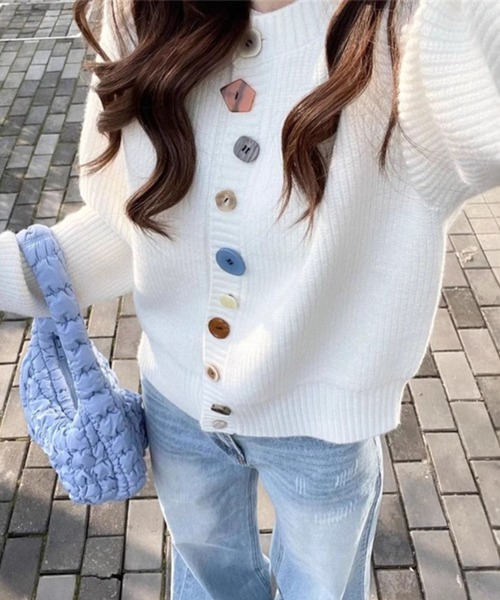 CADBURY(キャドバリー)の「マルチ釦デザインニットカーディガン(カーディガン/ボレロ・レディース・ホワイト/ピンク/イエロー/ブラック/グレー/ブルー・FREE)」の7枚目の写真