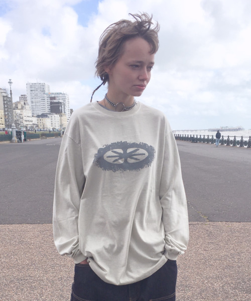 ERTR(イーアールティーアール)の「Pigment Dyed Star Logo LS T-Shirt Cream(Tシャツ/カットソー・レディース・その他・LARGE/X-SMALL/MEDIUM/SMALL)」の1枚目の写真