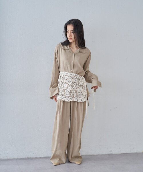 SHENERY（シーナリー）の「オープンカラーシャツ（シャツ/ブラウス・レディース・ベージュ/アイボリー/ブラック・FREE）」の4枚目の写真