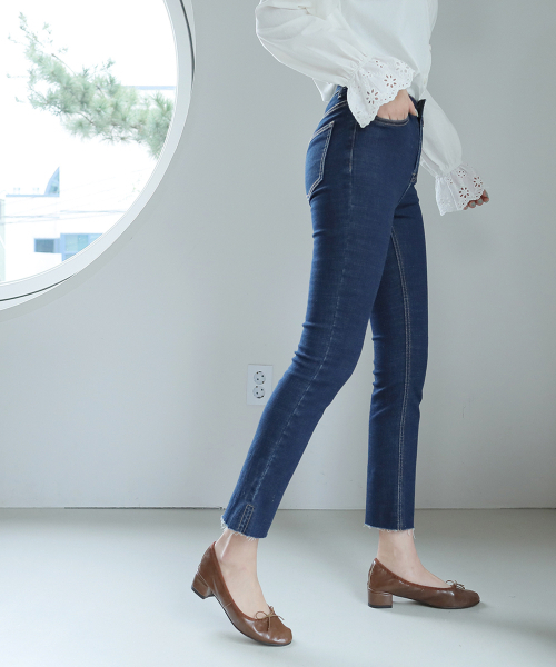 BBAEBBAE(ペッペ)の「ソフトバンディング裾カットサイドスリットスパンセミブーツカットデニムパンツ(デニムパンツ・レディース・ブルー・SMALL/MEDIUM/LARGE/X-LARGE)」の2枚目の写真
