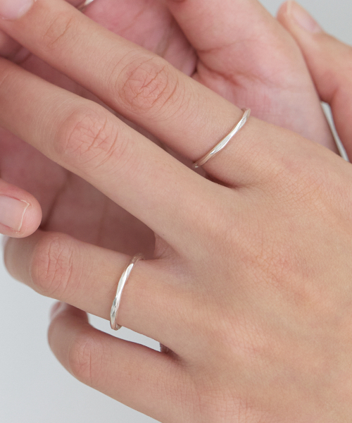 BYWEEKEND（バイウィーケンド）の「Slim shine ring（リング・レディース・その他・11/8/10/9/12/15 /20/18/13/17/19/14/16）」の2枚目の写真