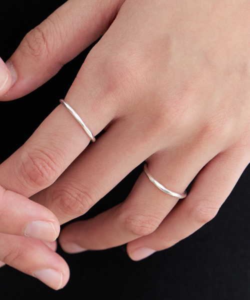 BYWEEKEND（バイウィーケンド）の「Slim shine ring（リング・レディース・その他・11/8/10/9/12/15 /20/18/13/17/19/14/16）」の3枚目の写真