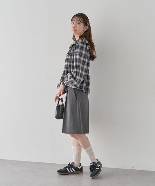 earth music&ecology(アースミュージックアンドエコロジー)の「【2026SS】チェックシャーリングブラウス(シャツ/ブラウス・レディース・グレー/ブラック/キャメル・FREE)」の22枚目の写真