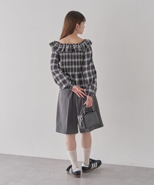 earth music&ecology(アースミュージックアンドエコロジー)の「【2026SS】チェックシャーリングブラウス(シャツ/ブラウス・レディース・グレー/ブラック/キャメル・FREE)」の4枚目の写真