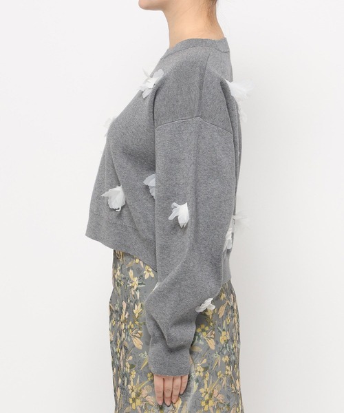 mysty woman(ミスティウーマン)の「3Dフラワーツキニット 636338(ニット/セーター・レディース・ホワイト系その他/グレー/ブラック・FREE)」の11枚目の写真