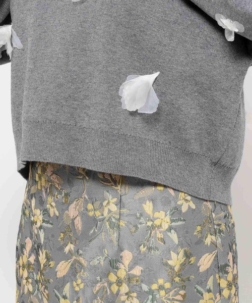 mysty woman(ミスティウーマン)の「3Dフラワーツキニット 636338(ニット/セーター・レディース・ホワイト系その他/グレー/ブラック・FREE)」の7枚目の写真