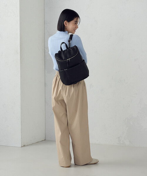 MONO COMME CA(モノコムサ)の「A4サイズ対応 タックリュック(バックパック/リュック・レディース・チャコール/ブラック・FREE)」の3枚目の写真
