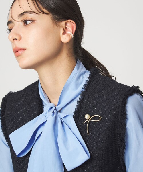 green label relaxing（グリーンレーベルリラクシング）の「メタルライン＆フェイクパール ブローチ（ブローチ/コサージュ・レディース・ゴールド/シルバー・FREE）」の4枚目の写真