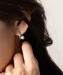 Cream dot.（クリームドット）の「【金属アレルギー対応】パール×ビジューラインのレイヤード風フープピアス/イヤリング（ピアス（両耳用））」