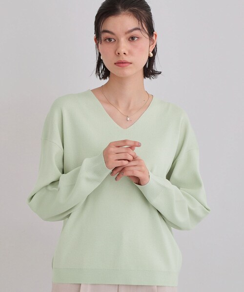 THE SHOP TK （ザ ショップ ティーケー ）の「【S-XLサイズ/上品見えが叶う】Vネックニット/蓄熱/洗濯機OK（ニット/セーター・レディース・ライトブルー/ナチュラル/ライトグリーン系/スミクロ/オレンジ系/パープル系1・11/12/13/14）」の3枚目の写真