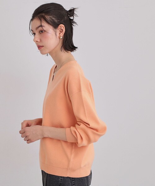 THE SHOP TK （ザ ショップ ティーケー ）の「【S-XLサイズ/上品見えが叶う】Vネックニット/蓄熱/洗濯機OK（ニット/セーター・レディース・ライトブルー/ナチュラル/ライトグリーン系/スミクロ/オレンジ系/パープル系1・11/12/13/14）」の21枚目の写真