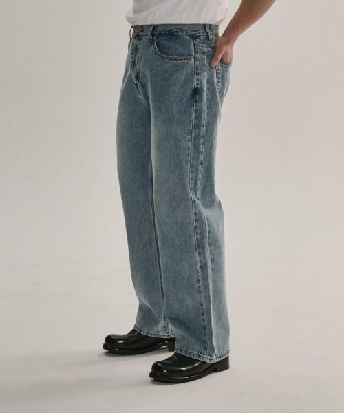 NINEZ(ナインゼット)の「ラインストレートデニムパンツ25DP01(デニムパンツ・メンズ・その他・M/XL/2XL)」の1枚目の写真