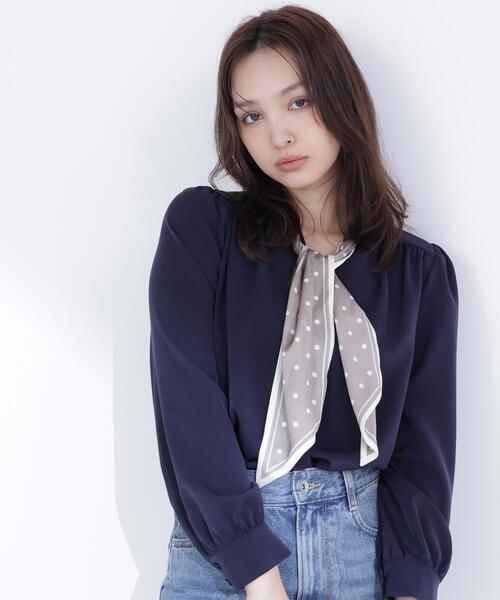 NATURAL BEAUTY BASIC(ナチュラルビューティーベーシック)の「◇デザインスカーフ付ブラウス(シャツ/ブラウス・レディース・ベージュ/ネイビー/オフホワイト・SMALL/MEDIUM)」の22枚目の写真