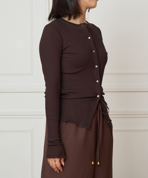 IENA LA BOUCLE（イエナラブークル）の「IENA LA BOUCLE コットンリブカーディガン（カーディガン/ボレロ・レディース・ブラック/ブラウン・FREE）」の2枚目の写真