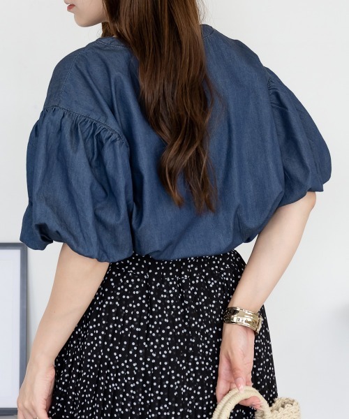 aity（アイティ）の「M-5L パフスリーブ デニム半袖シャツ（Tシャツ/カットソー・レディース・ワンウォッシュ/ネイビー・M～Ｌ/LL～3L/4L～5L）」の5枚目の写真