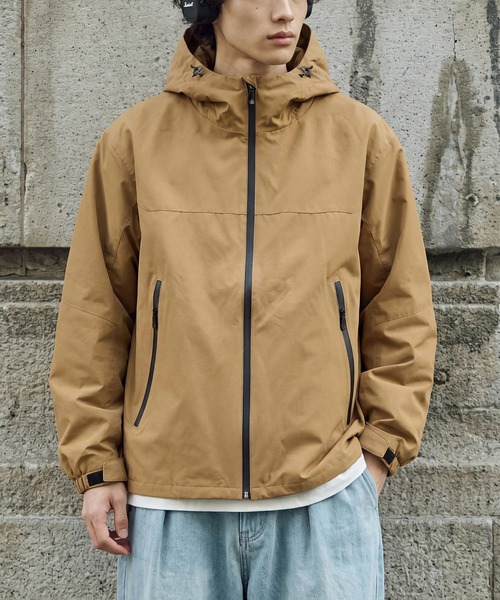 MAGASIN DE MODE Brew(マガジンデモードブリュー)の「【MAGASIN DE MODE Brew】Water Proof マウンテンパーカー 防水/撥水/レインコート KNF-YI ※(マウンテンパーカー・メンズ・ベージュ/ブラック・L/XL/M)」の2枚目の写真