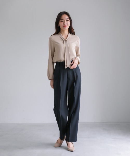 White Collection(ホワイトコレクション)の「【 美脚が叶う 】 ライトモククロス・センタープレスワイドストレートパンツ(その他パンツ・レディース・グレイッシュベージュ/グレー/ネイビー・L/M/S)」の20枚目の写真