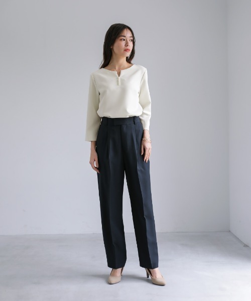 White Collection(ホワイトコレクション)の「【 美脚が叶う 】 ライトモククロス・センタープレスワイドストレートパンツ(その他パンツ・レディース・グレイッシュベージュ/グレー/ネイビー・L/M/S)」の11枚目の写真