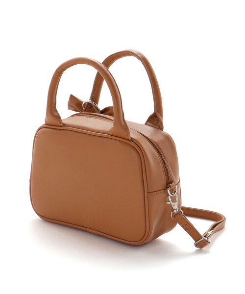 BeBe（ベベ）の「レザー調編み込みリボンチャーム付きミニボストン（ショルダーバッグ・キッズ・キャメル/ピンク・FREE）」の7枚目の写真