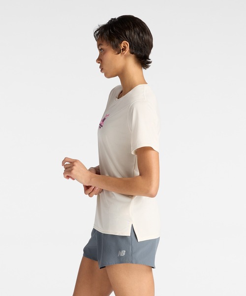 NEW BALANCE（ニューバランス）の「Fearlessly IndependentポリTシャツ（Tシャツ/カットソー・レディース・ダークパープル/ラベンダー/オートミール・SMALL/MEDIUM/LARGE/X-LARGE）」の4枚目の写真