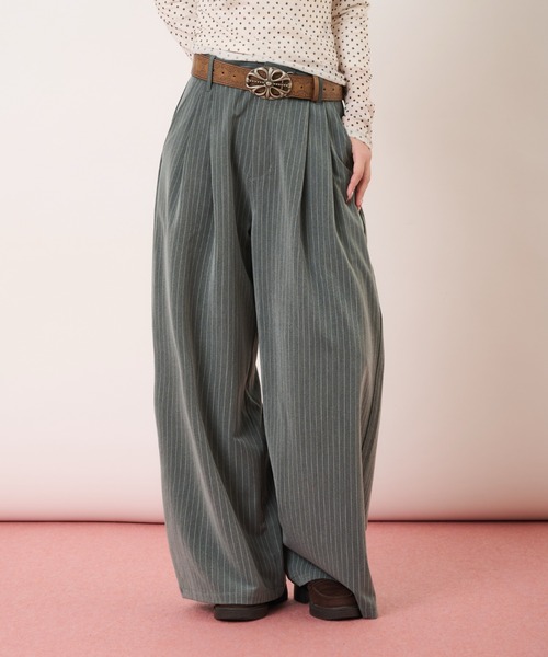 hazyl(ヘイジル)の「2 tuck straight wide slacks / ツータックストレートワイドスラックス(その他パンツ・レディース・グレー系その他/ベージュ・MEDIUM/SMALL)」の14枚目の写真