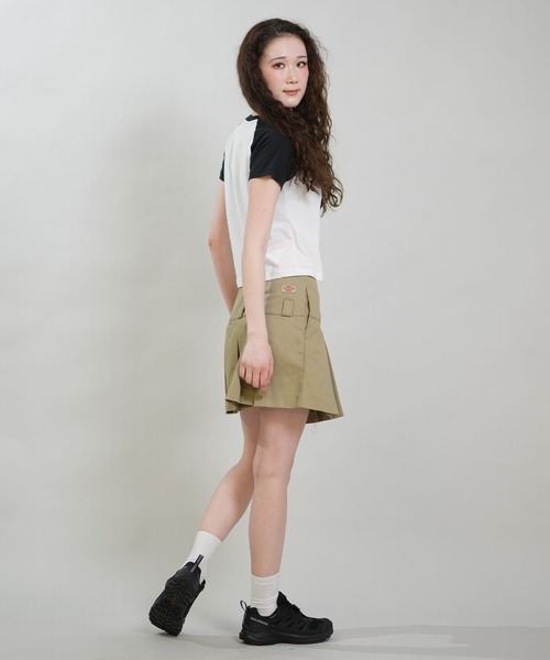 RVCA(ルーカ)の「RVCA/ルーカ クロップドTシャツ レディース ROAM RAGLAN CROPPED BABY BG043204(Tシャツ/カットソー・レディース・ホワイト×ブルー/ホワイト×ブラック・M/S)」の6枚目の写真