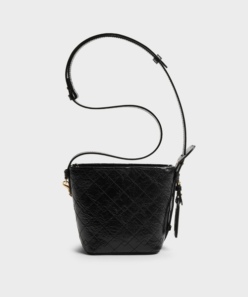 CHARLES & KEITH(チャールズ & キース)の「Duo ドゥオ キルティング チェーンバケットバッグ(ショルダーバッグ・レディース・クリーム/ブラック/ピンク系その他3・S)」の5枚目の写真