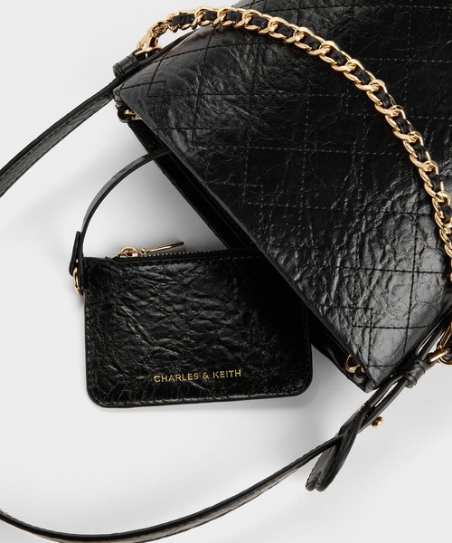 CHARLES & KEITH(チャールズ & キース)の「Duo ドゥオ キルティング チェーンバケットバッグ(ショルダーバッグ・レディース・クリーム/ブラック/ピンク系その他3・S)」の6枚目の写真