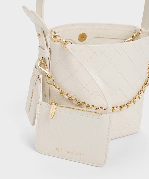CHARLES & KEITH(チャールズ & キース)の「Duo ドゥオ キルティング チェーンバケットバッグ(ショルダーバッグ・レディース・クリーム/ブラック/ピンク系その他3・S)」の20枚目の写真
