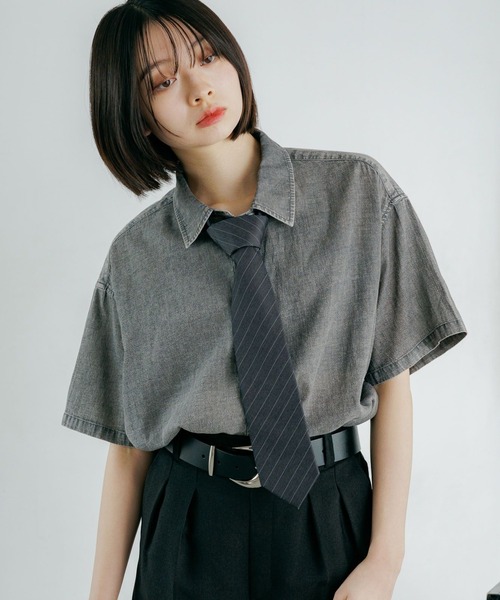 PAGEBOY（ページボーイ）の「シアーデニムショートスリーブシャツ（シャツ/ブラウス・レディース・ブラック系その他/ブルー系その他/インディゴブルー・FREE）」の2枚目の写真